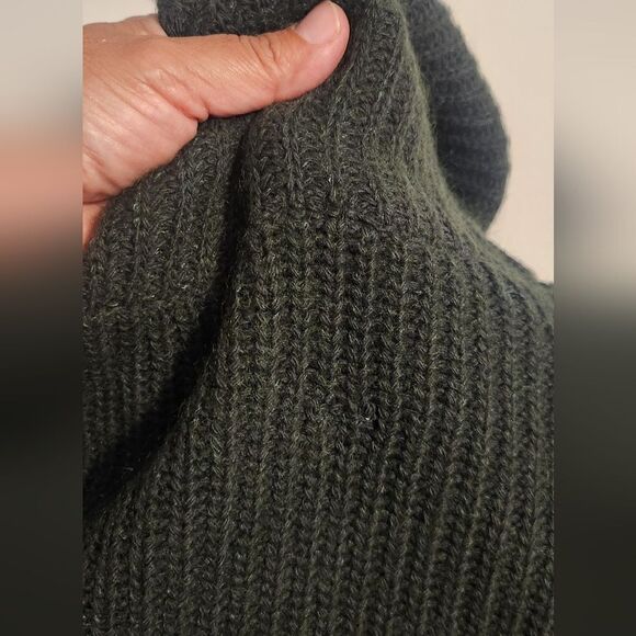 Theory Wool and Cashmere Cowl Neck Sleveless Knit Sweater in Green Size Medium - Picture 3 of 13